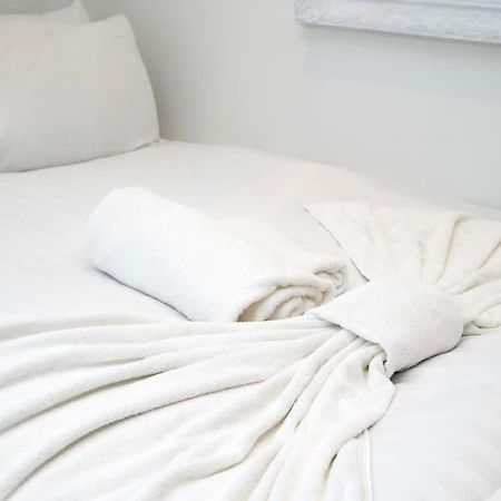 Cozy Single Level Flat With Parking Apartment Enfield Ngoại thất bức ảnh