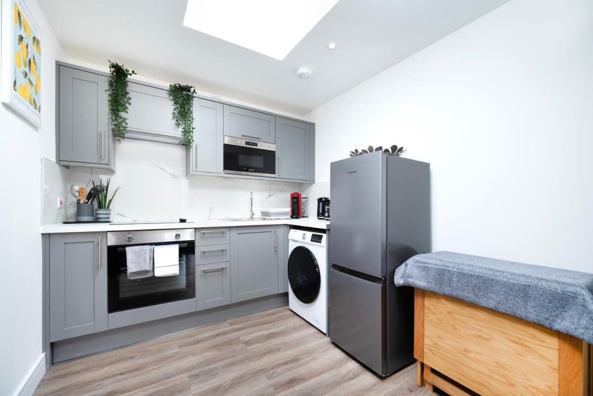 Cozy Single Level Flat With Parking Apartment Enfield Ngoại thất bức ảnh